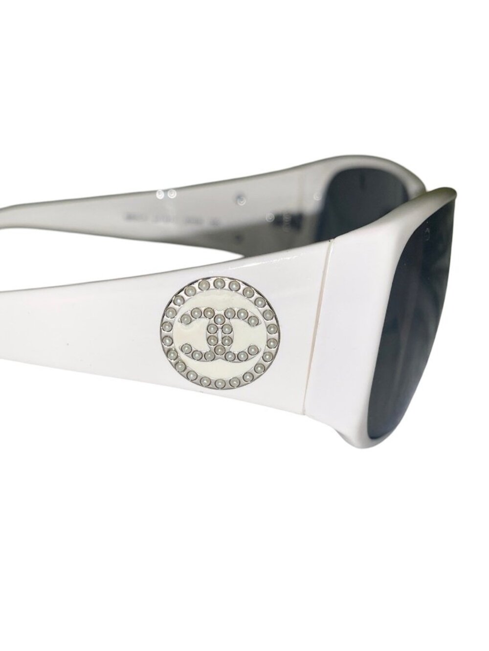 Chanel 5083-H White Sunglasses CC Logo Mother of Pearl Italy Vintage - Picture 3 of 9